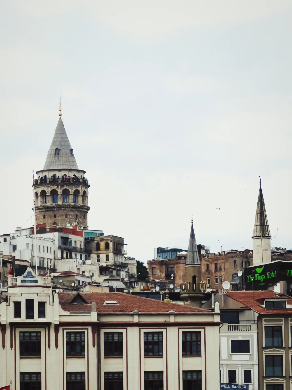 Tour de Galata dans le paysage urbain d'Istanbul