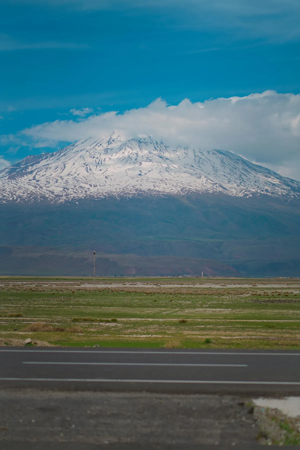 Vue du Mont Ararat depuis une route en province d'Agri