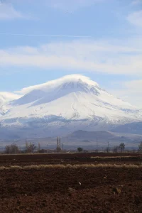 Mont Ararat enneige en Turquie ciel degage