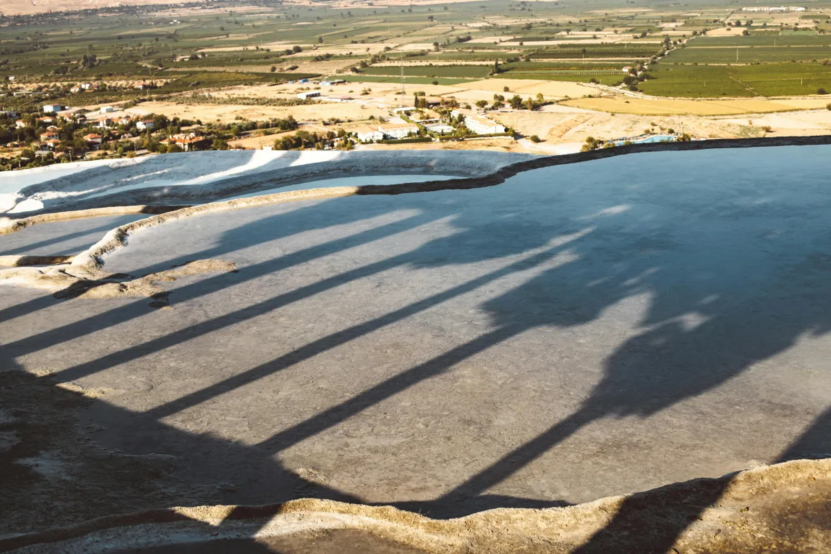 Vue aerienne des formations geologiques de Pamukkale