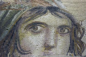 Mosaïque de la Fille Gitane du musée de Zeugma à Gaziantep