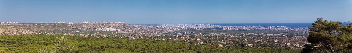 Panorama d'Antalya avec la ville et la Méditerranée en arrière-plan