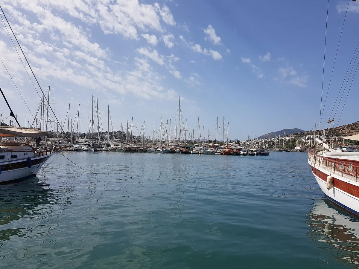 Marina et voiliers de Bodrum sur la côte égéenne