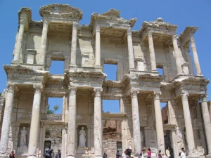 Facade a deux etages de la bibliotheque de Celsus a Ephese