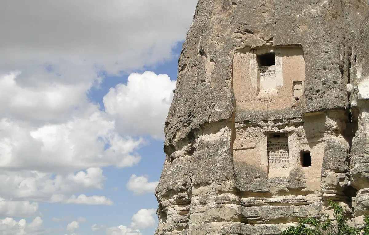 Habitations troglodytes dans le paysage de Cappadoce près de Göreme