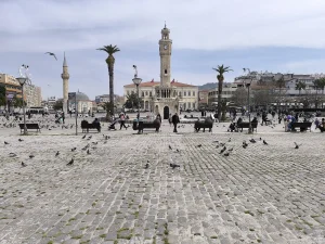 La tour de l'horloge de Konak, emblème d'Izmir