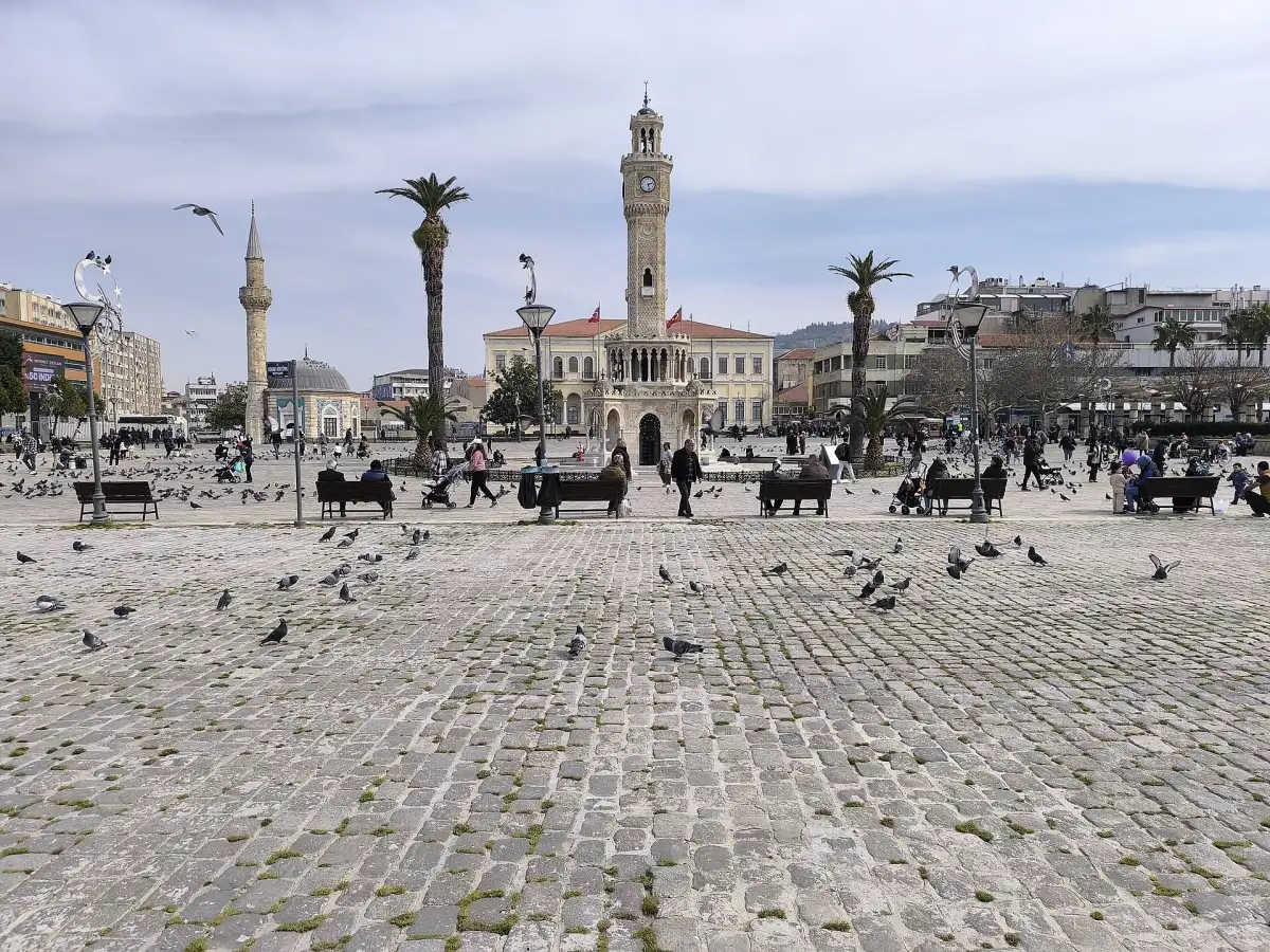 La tour de l'horloge de Konak, emblème d'Izmir