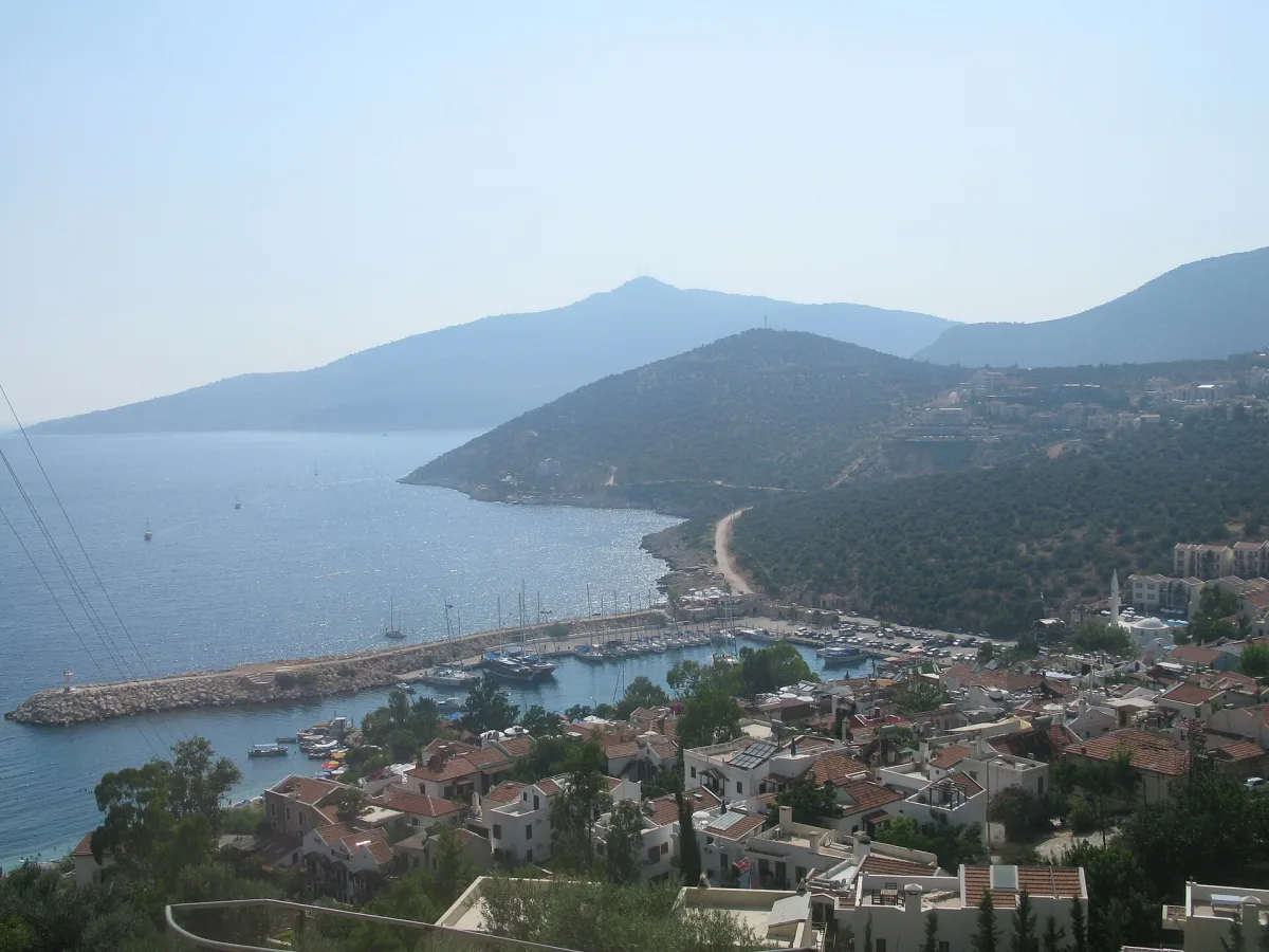 Port de Kalkan vu depuis la route principale, côte lycienne turque
