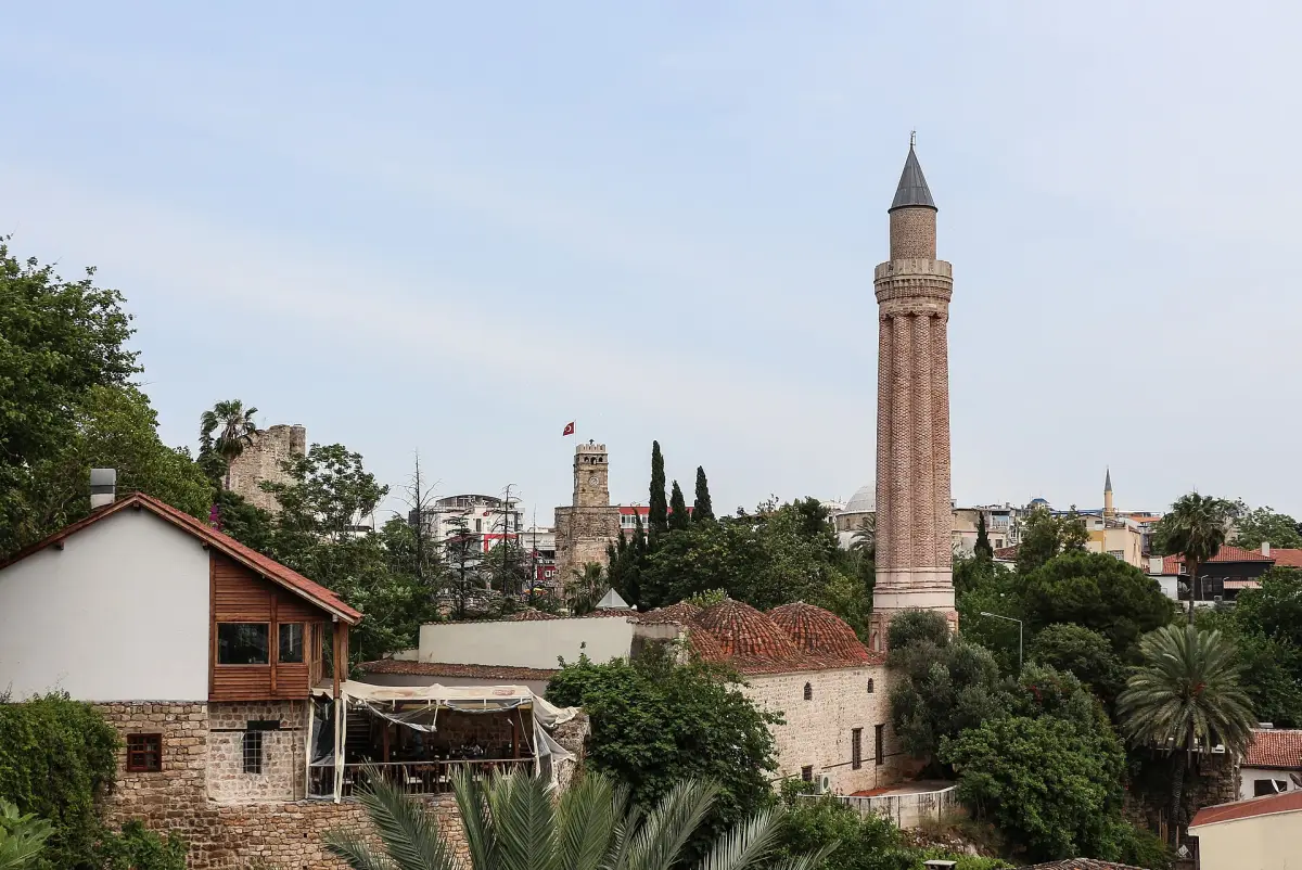 Le minaret cannelé Yivli, mosquée seldjoukide du XIIIe siècle à Antalya