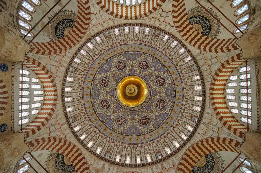 Coupole intérieure de la mosquée Selimiye à Edirne