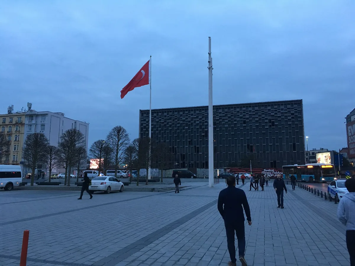 La place Taksim et le centre culturel Atatürk (AKM) à Istanbul