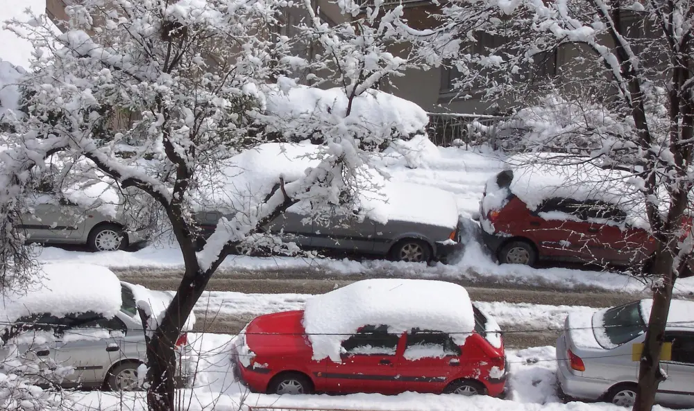 Rue d'Istanbul sous la neige en hiver